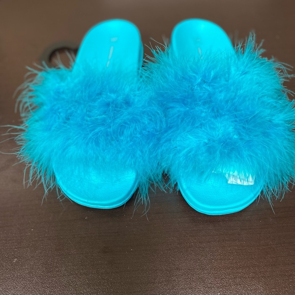 Fury Pool Slides Size 7/8 - Picture 4 of 6